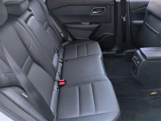 Photo of 2021 Pearl White Tricoat Nissan Rogue