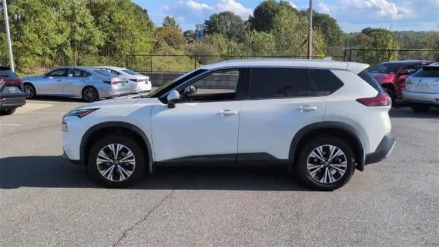 Photo of 2021 Pearl White Tricoat Nissan Rogue