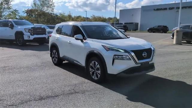 Photo of 2021 Pearl White Tricoat Nissan Rogue