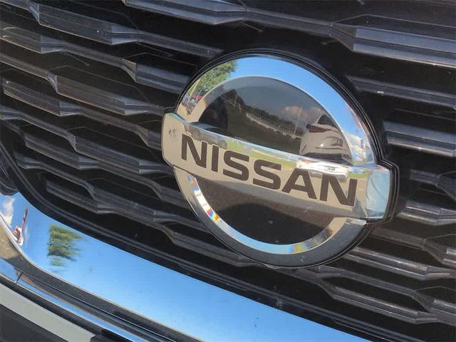 Photo of 2021 Pearl White Tricoat Nissan Rogue