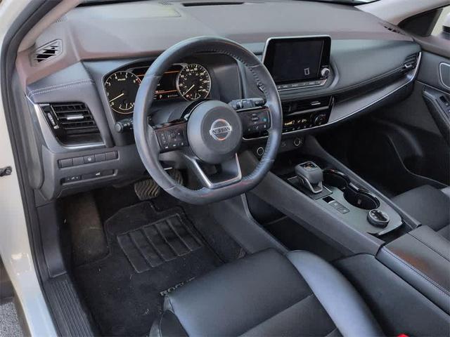 Photo of 2021 Pearl White Tricoat Nissan Rogue