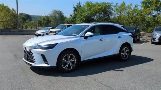 Photo of 2023 Eminent White Pearl Lexus RX 350