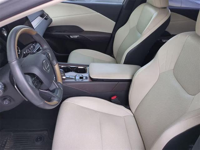 Photo of 2023 Eminent White Pearl Lexus RX 350