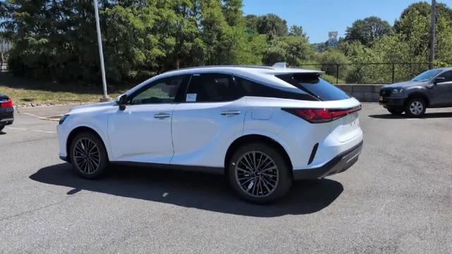 Photo of 2025 Eminent White Pearl Lexus RX 350