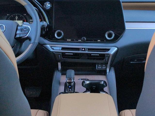 Photo of 2025 Eminent White Pearl Lexus RX 350