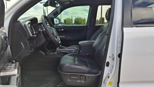 Photo of 2021 Super White Toyota Tacoma