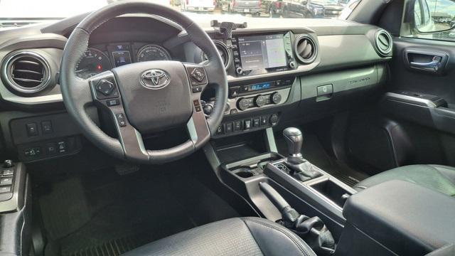 Photo of 2021 Super White Toyota Tacoma