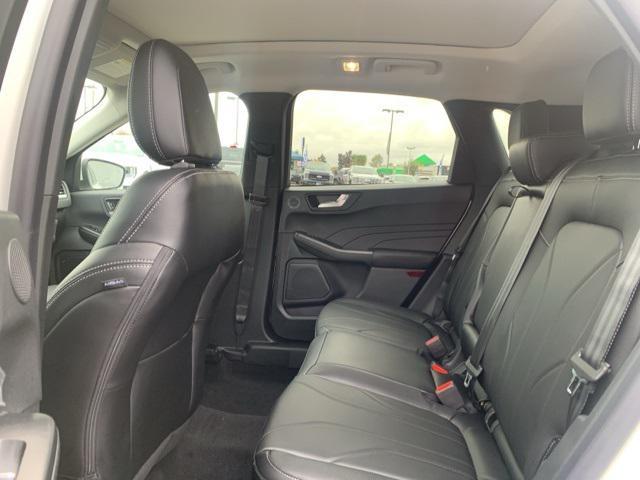 Photo of 2025 Star White Metallic Tri-Coat Ford Escape