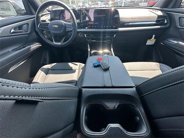 Photo of 2025 Sterling Gray Metallic Chevrolet Traverse