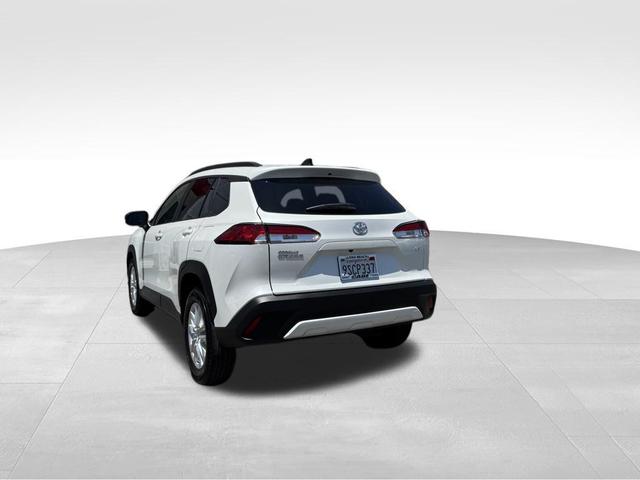 Photo of 2025 Pearl Toyota Corolla Cross