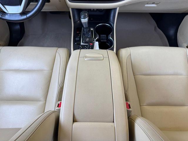 Photo of 2018 Blizzard Pearl Toyota Highlander