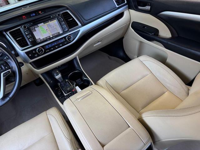 Photo of 2018 Blizzard Pearl Toyota Highlander