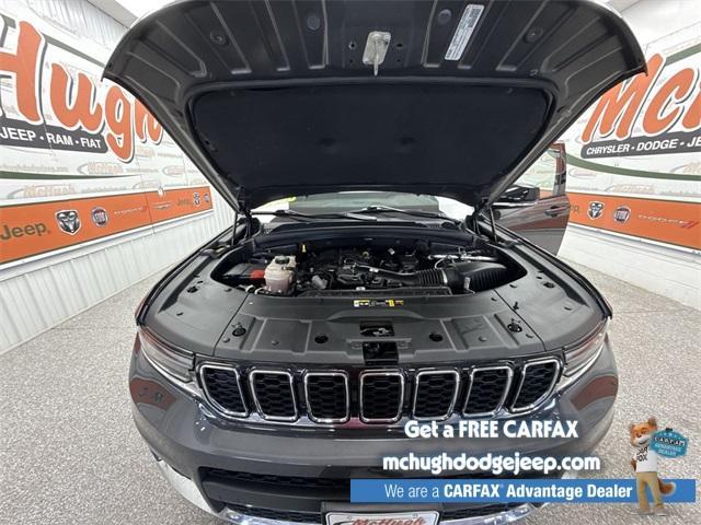Photo of 2022 Metallic Jeep Grand Cherokee L