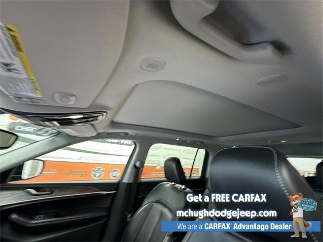 Photo of 2022 Metallic Jeep Grand Cherokee L