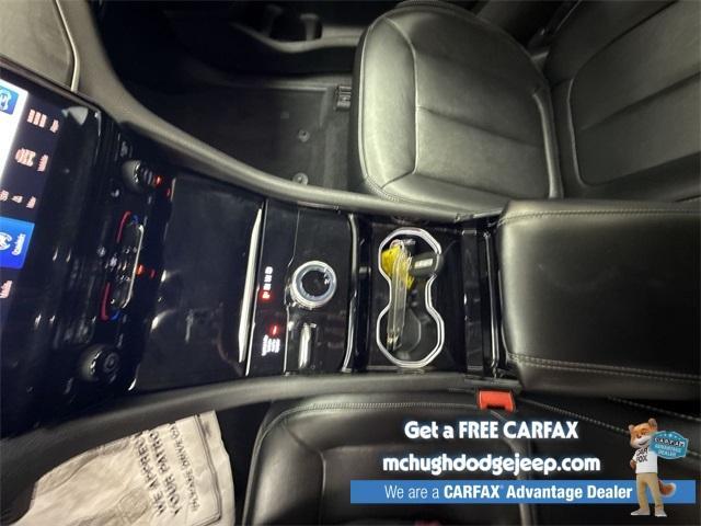 Photo of 2022 Metallic Jeep Grand Cherokee L