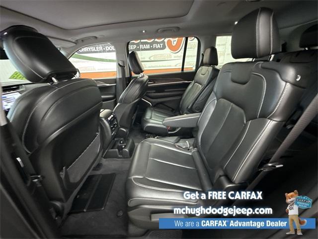 Photo of 2022 Metallic Jeep Grand Cherokee L