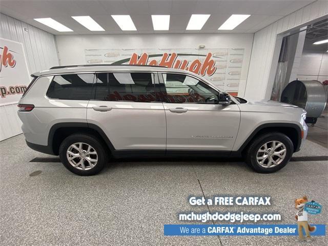 Photo of 2022 Silver Zynith Jeep Grand Cherokee L