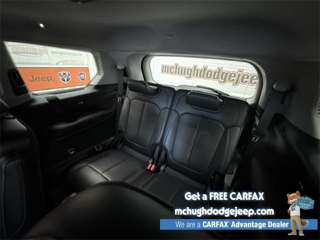 Photo of 2021 Metallic Jeep Grand Cherokee L