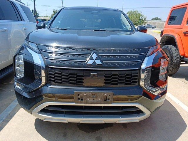 Photo of 2024 Labrador Black Pearl Mitsubishi Outlander
