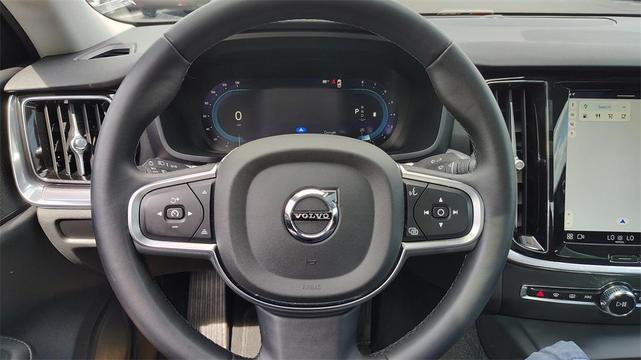 Photo of 2024 Vapour Gray Metallic Volvo S60