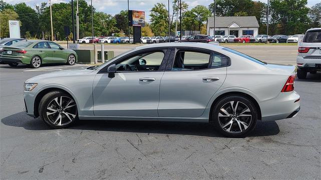 Photo of 2024 Vapour Gray Metallic Volvo S60