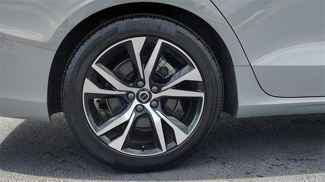 Photo of 2024 Vapour Gray Metallic Volvo S60
