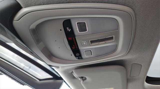 Photo of 2025 Crystal White Pearl Volvo XC40