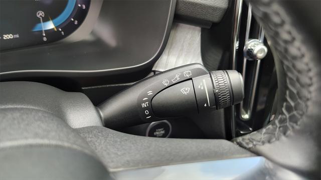 Photo of 2025 Crystal White Pearl Volvo XC40