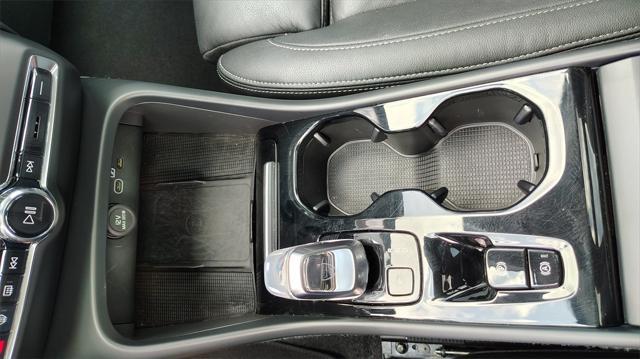 Photo of 2025 Crystal White Pearl Volvo XC40