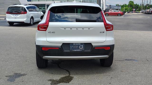 Photo of 2025 Crystal White Pearl Volvo XC40