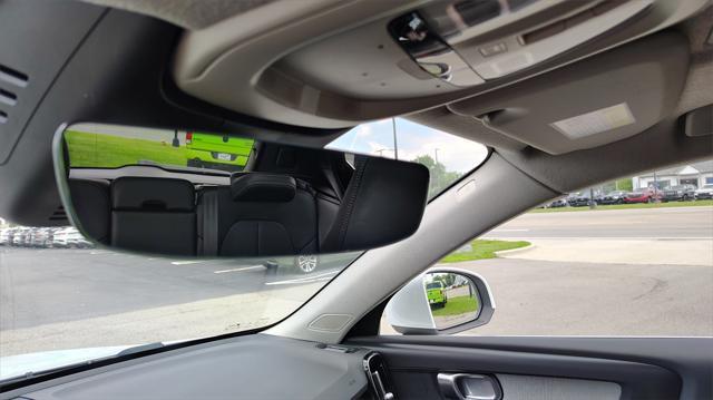 Photo of 2025 Crystal White Pearl Volvo XC40