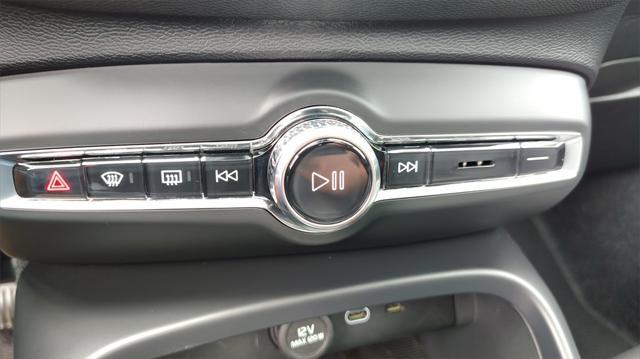 Photo of 2025 Crystal White Pearl Volvo XC40