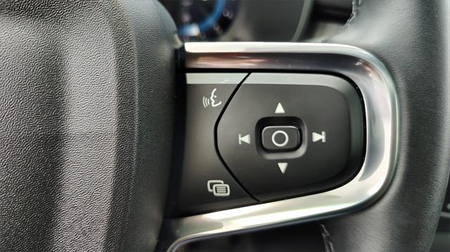 Photo of 2025 Crystal White Pearl Volvo XC40
