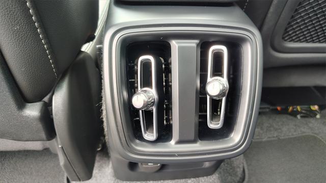 Photo of 2025 Crystal White Pearl Volvo XC40