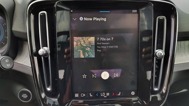 Photo of 2025 Crystal White Pearl Volvo XC40