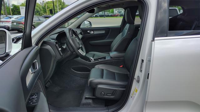 Photo of 2025 Crystal White Pearl Volvo XC40