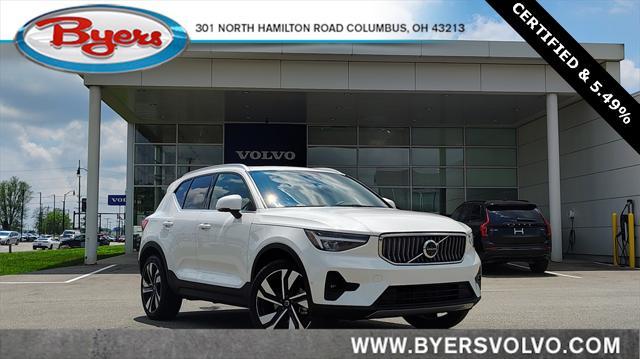 Photo of 2025 Crystal White Pearl Volvo XC40