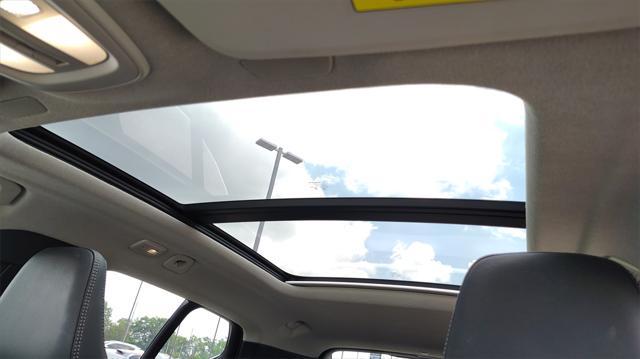 Photo of 2025 Crystal White Pearl Volvo XC40