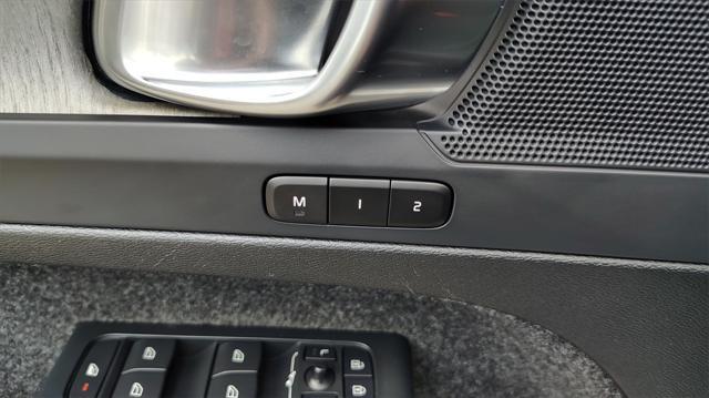 Photo of 2025 Crystal White Pearl Volvo XC40