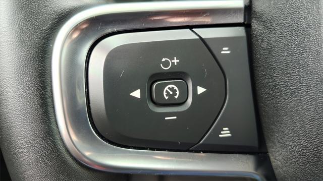Photo of 2025 Crystal White Pearl Volvo XC40