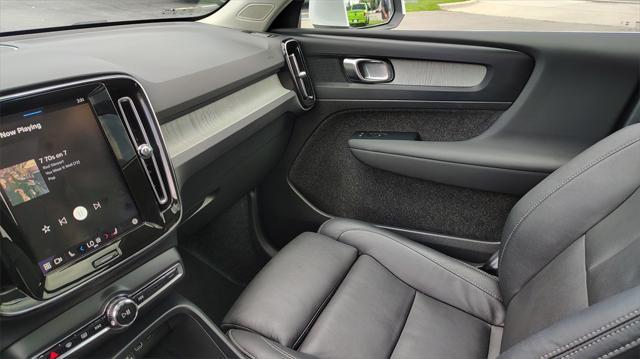 Photo of 2025 Crystal White Pearl Volvo XC40