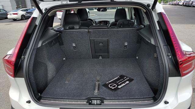 Photo of 2025 Crystal White Pearl Volvo XC40