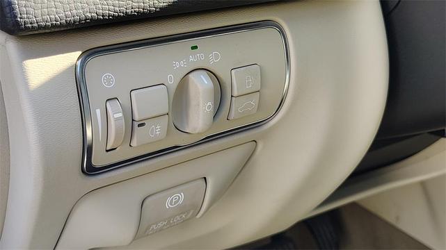 Photo of 2014 Savile Gray Metallic Volvo XC60