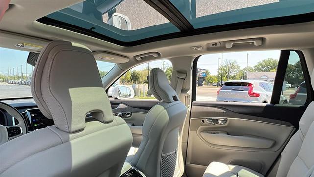 Photo of 2025 Crystal White Pearl Volvo XC90