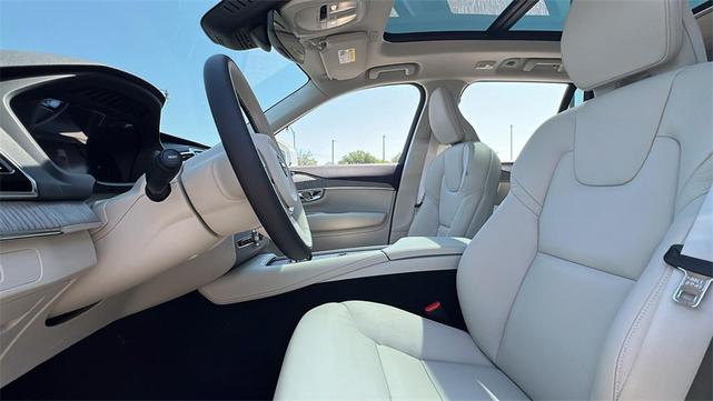 Photo of 2025 Crystal White Pearl Volvo XC90