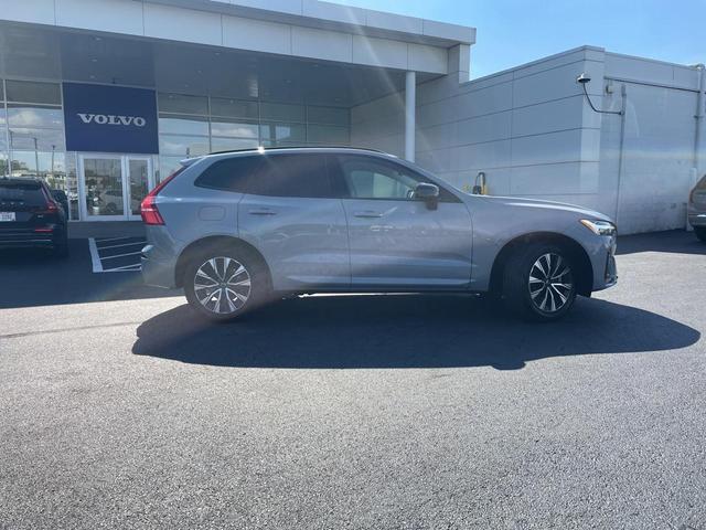 Photo of 2024 Vapour Gray Metallic Volvo XC60