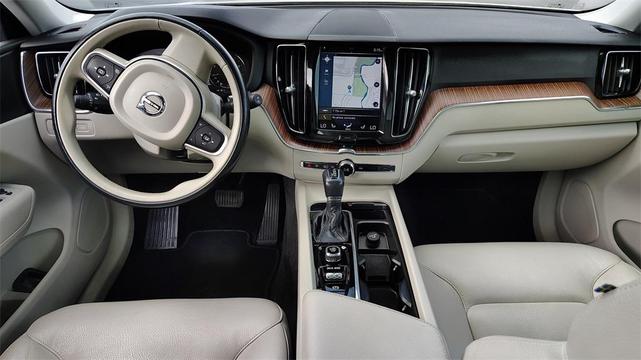 Photo of 2021 Crystal White Metallic Volvo XC60