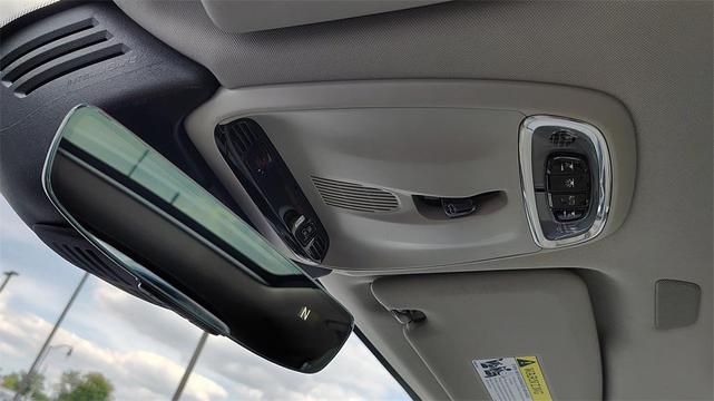 Photo of 2021 Crystal White Metallic Volvo XC60