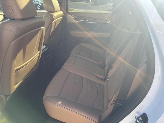 Photo of 2022 Crystal White Tricoat Cadillac XT5