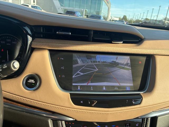 Photo of 2022 Crystal White Tricoat Cadillac XT5